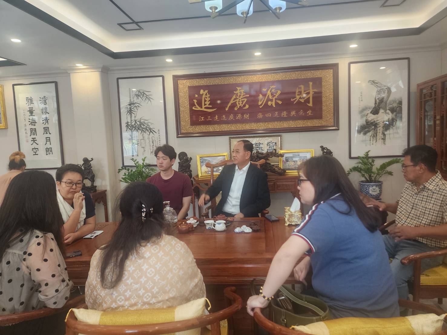 max-height: 80vh; object-fit: cover;